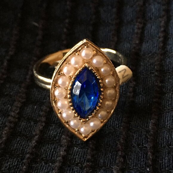 NOS Vtg Sarah Coventry Blue Marquise Stone Pearls Surround Goldtone Ring - Picture 4 of 8